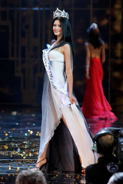 18岁模特荣膺“俄罗斯小姐-2009”桂冠