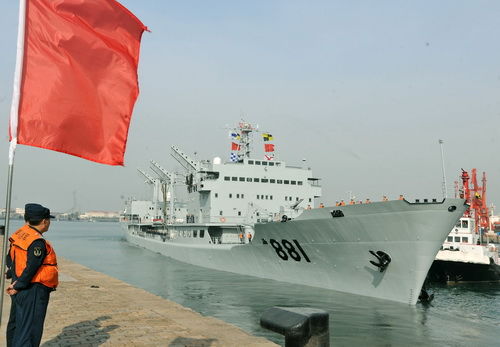 中国最新型石家庄号驱逐舰首次启程出访