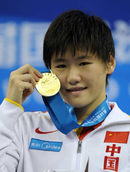 女200混叶诗文夺冠 15岁小将夺中国游泳首金