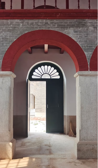 西由天主教堂轶事 第 4 张